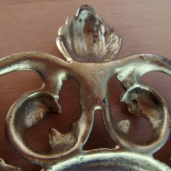 Vintage gold scrolled metal Art Nouveau reproduction picture frames - set of 2 - Picture 9 of 9